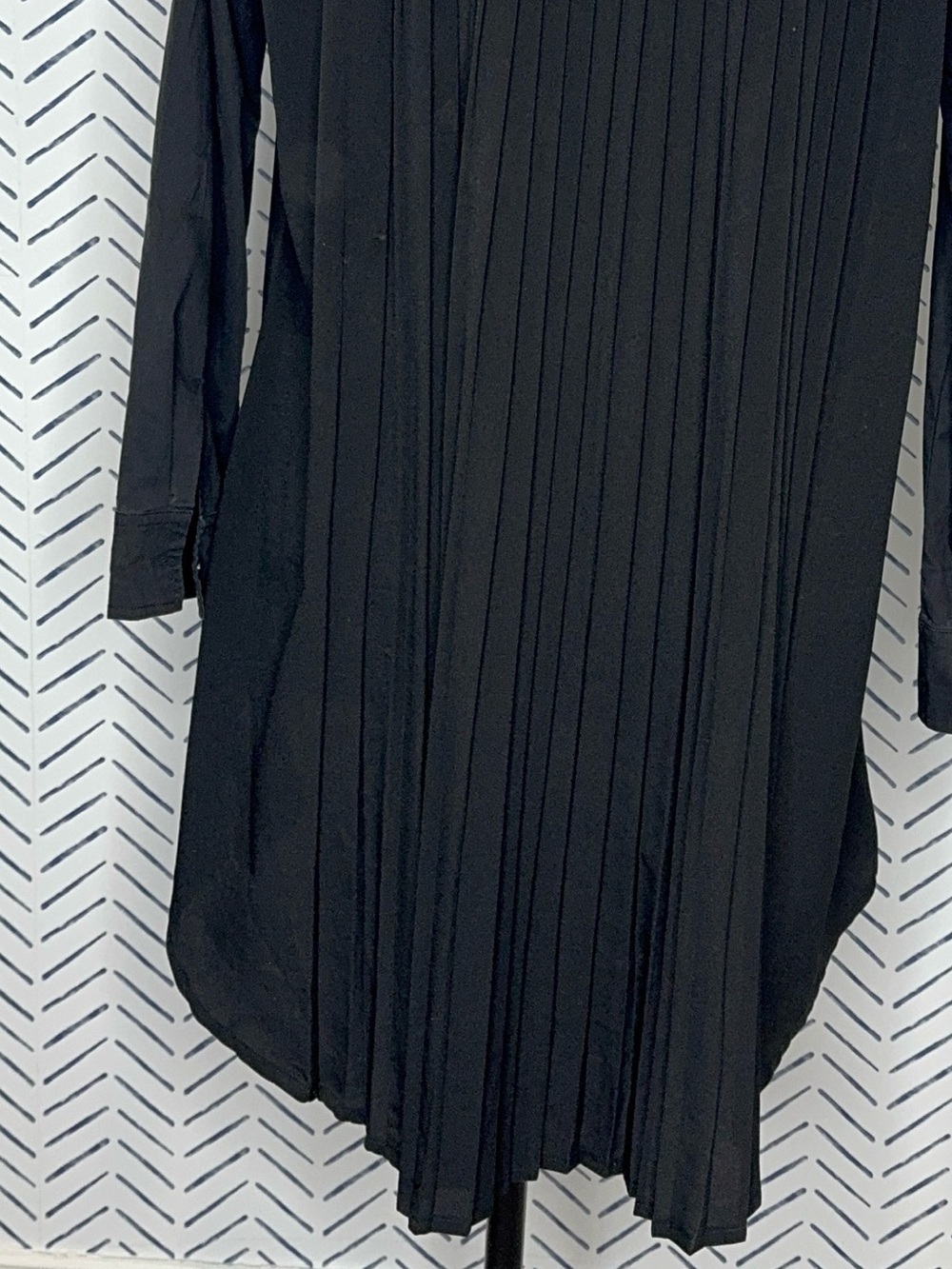 Comfy USA Black Tunic Blouse Pleated Back Tunic / Shirt Dress size Medium - Picture 3 of 5